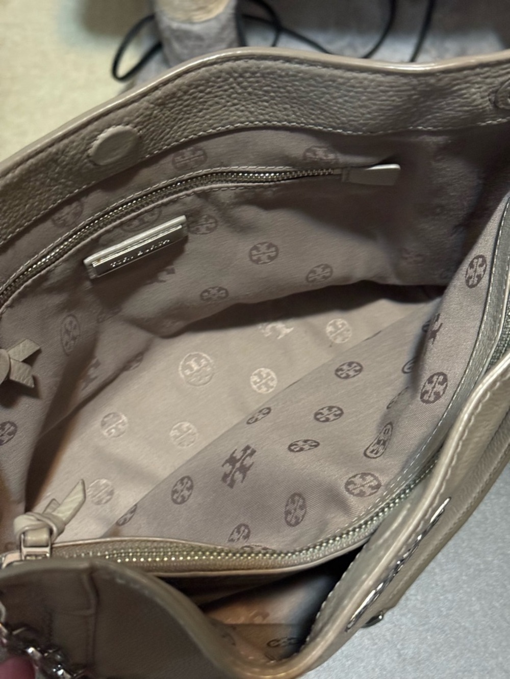 Tory Burch Britten Slouchy Tote - French Gray - Picture 6 of 12